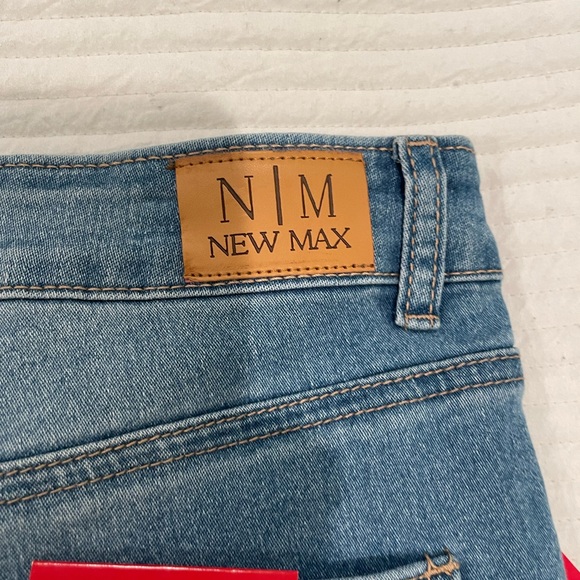 Women's Blue Boot Cut Jeans with Floral Embroidery (size 16) - Picture 4 of 12